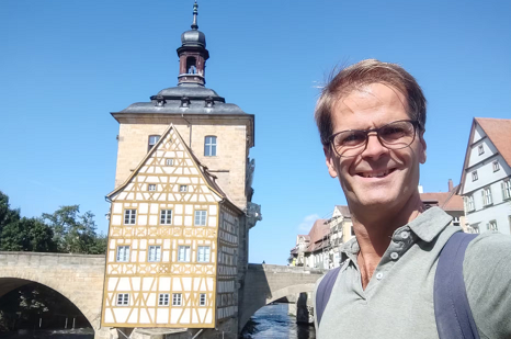 El “bicho raro” argentino que se mudó a Múnich y descubrió los secretos mejor guardados del legendario castillo alemán de Ellingen