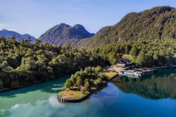 Dónde irse de vacaciones según la inteligencia artificial: cuatro lugares increíbles (sin playa)