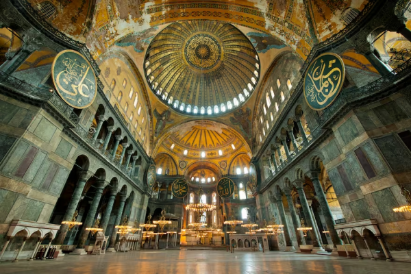 Estambul: la mezquita de Santa Sofía comenzó a cobrar una entrada de 25 euros a los turistas