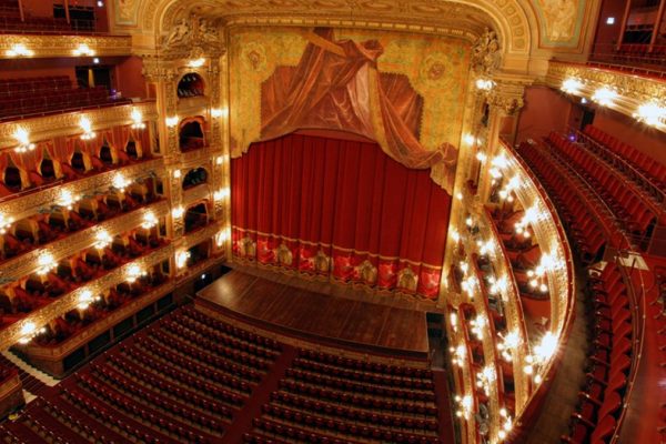 Retraso en la renovación de abonos del Teatro Colón