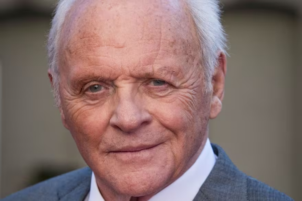 Anthony Hopkins prepara su autobiografía: el alcoholismo, sus matrimonios y la “fría” relación con su hija Abigail