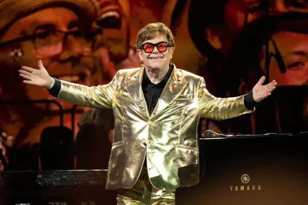 Elton John se unió a la élite de quienes lograron el EGOT