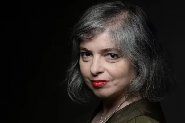 Los Rolling Stones colgados de la luz y el escritor mejor pago del mundo: qué hay detrás de lo nuevo de Mariana Enriquez