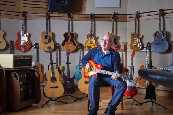 Joyas que valen millones: Mark Knopfler subasta una impresionante colección de guitarras