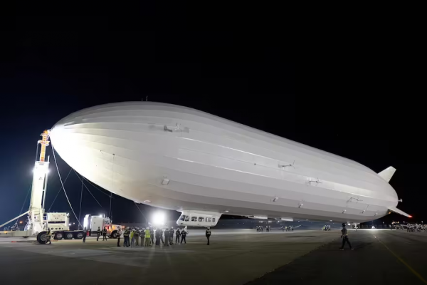 Así es el avión más grande del mundo: lo creó uno de los fundadores de Google y mide más de una cuadra