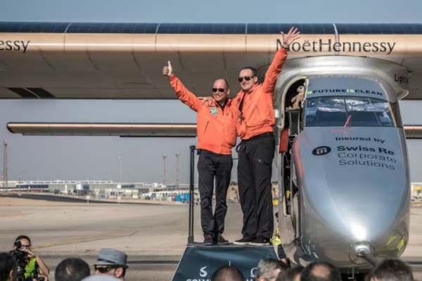 Es suizo y quiere lograr una hazaña: dar la vuelta al mundo en un avión a hidrógeno verde sin escalas