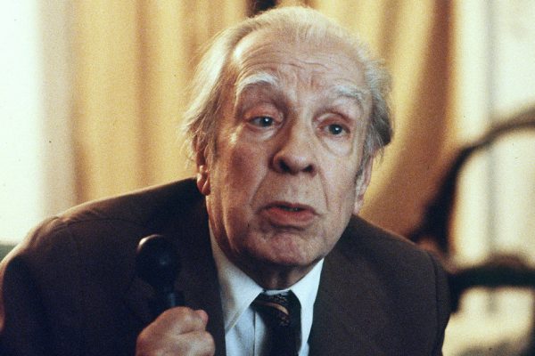 Borges se coló en el debate por la Ley Ómnibus: los cuentos y la frase que habla de los políticos