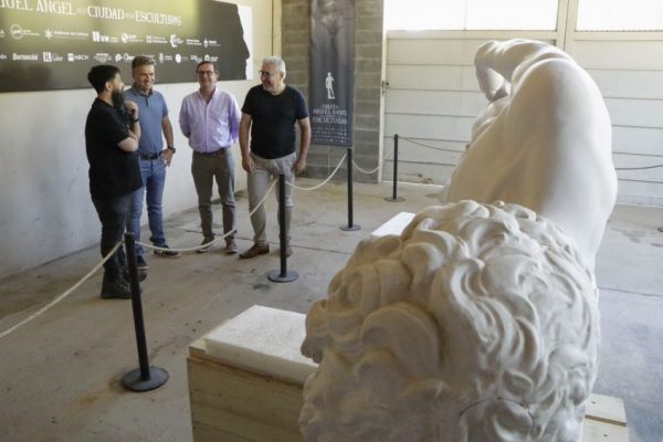 Anuncio de la Bienal de Escultura Chaco 2024 e inauguración del clon del David de Miguel Ángel