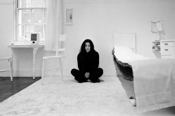 Obras para ser pisadas y atravesadas: inauguraron la más grande retrospectiva sobre Yoko Ono