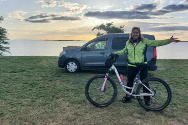 Tiene 62 años, viaja sola en un mini motorhome y recorre toda la Argentina: “Los miedos desaparecieron”