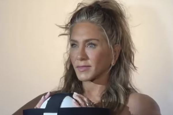 Jennifer Aniston y sus secretos para verse fabulosa a punto de cumplir 55: entrenamiento, máscaras con luz led y presoterapia