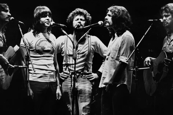 Batalla legal por los originales de las letras de “Hotel California”, el icónico álbum de The Eagles