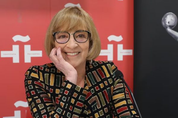 Carmen Maura está en la Argentina y filma una película de terror producida por el director de La sociedad de la nieve