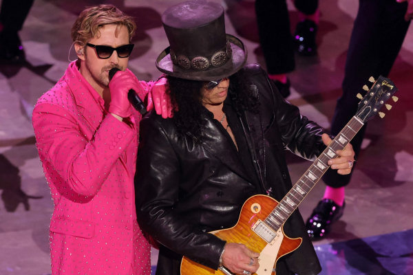 Las reacciones en redes al momento más rockero de los Oscar con Ryan Gosling, Slash y Van Halen