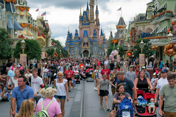 Guía para viajar a Disney. El negocio de quienes ofrecen trucos y datos útiles para ahorrar tiempo y optimizar la visita