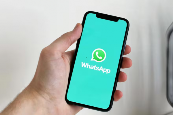 Cómo funciona el “Modo compañero” en WhatsApp: la nueva función para usar la misma cuenta en dos teléfonos