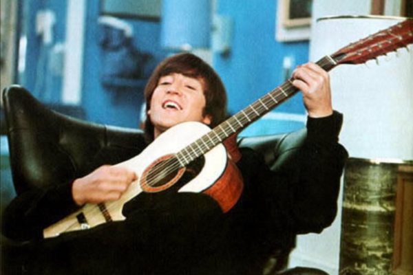 La guitarra con la que John Lennon grabó “Help!” apareció después de 50 años y ahora sale a la venta