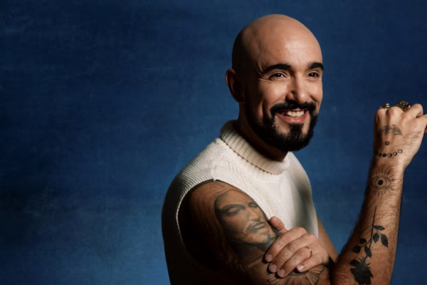 Abel Pintos publicó su nuevo tema, una versión del clásico “De repente”