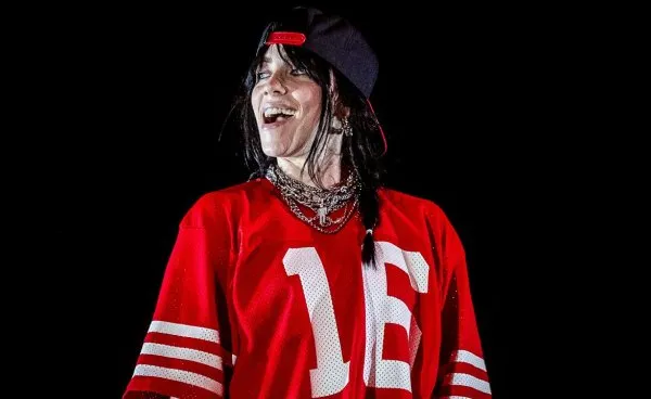 Billie Eilish rompió un récord y se transformó en la artista más joven en superar los 100 millones de oyentes mensuales en Spotify