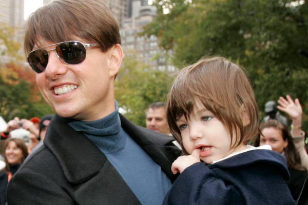 La hija de Tom Cruise reniega de su apellido y prefiere que la llamen por su nombre artístico