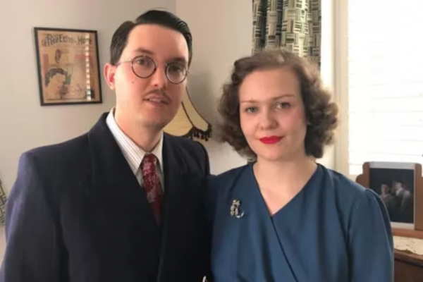La increíble historia de la pareja que vive como en la década de los años 40