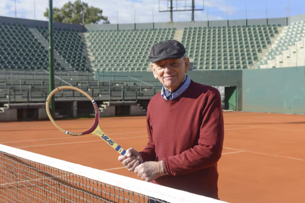 Juan José Moro, pionero del periodismo de tenis: sus días con Vilas, sándwiches de salame con Carolina de Mónaco y el día que Macri le ofreció ser intendente