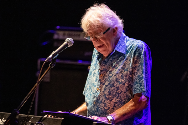 Murió John Mayall, padrino de Eric Clapton y pionero del blues británico