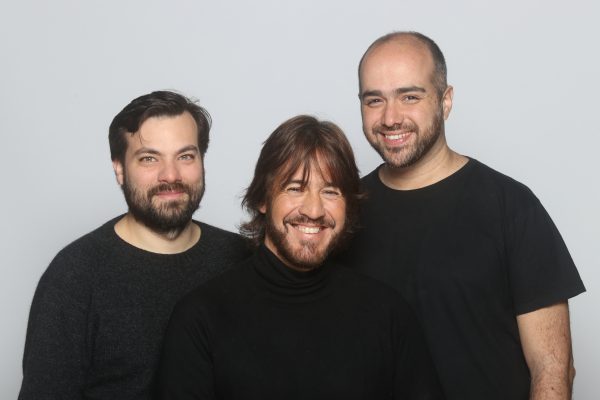 Víctor, vení a buscar los discos. Un espectáculo de boleros, ponele…, simplemente, genial