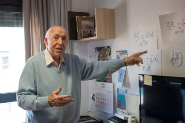 Tiene 95 años, es filósofo y reveló su secreto para una vida plena