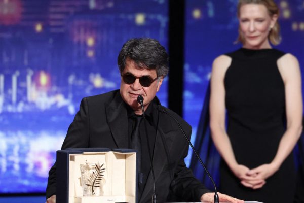 El iraní Jafar Panahi ganó la Palma de Oro en el Festival de Cannes con ‘Un simple accidente’: “Que nadie nos diga lo que debemos hacer o cómo debemos vestir”