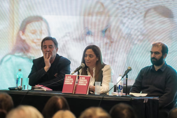 Borges y el papa Francisco: un libro sobre “el poder de la literatura como acto de resistencia y diálogo”