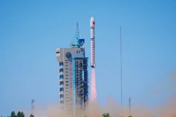 China lanza los primeros 12 satélites con los que busca liderar la computación espacial