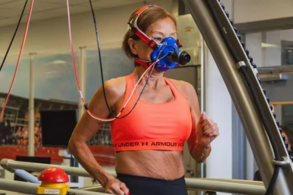 La historia de Jeannie Rice, la maratonista de 77 años que la ciencia estudia para entender su longevidad
