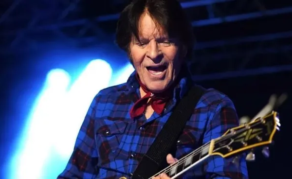 John Fogerty anunció el lanzamiento de un disco con reversiones de Creedence Clearwater Revival