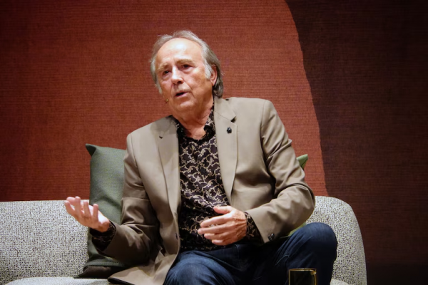 Joan Manuel Serrat habló de medios y periodismo: ideología, “blanqueo” y la búsqueda de la verdad