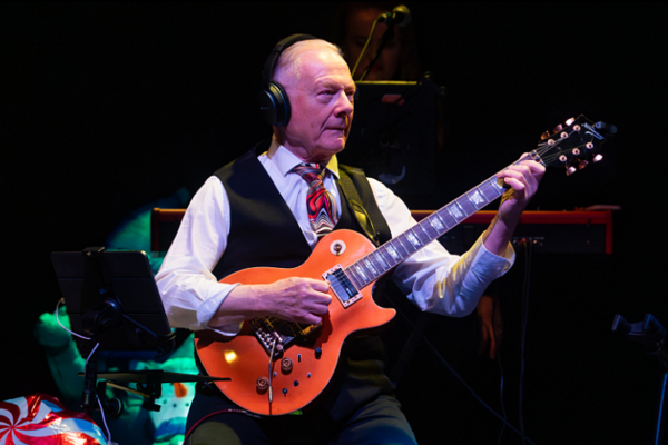 Robert Fripp sufrió un ataque cardíaco y se recupera de dos cirugías