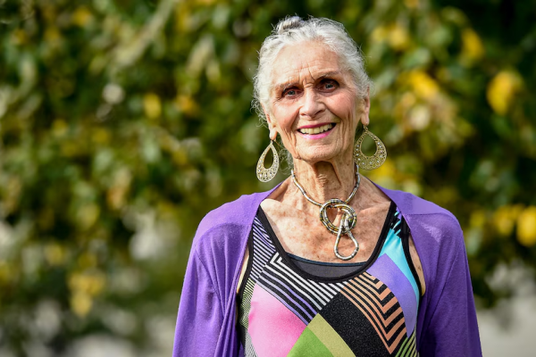 Tiene 96 años y es la supermodelo más longeva del mundo: los secretos de Daphne Selfe para mantenerse saludable