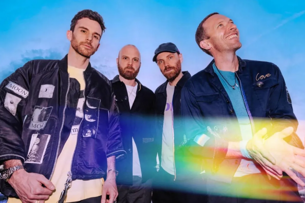 Coldplay convierte sus clásicos en vinilos hechos con botellas recicladas