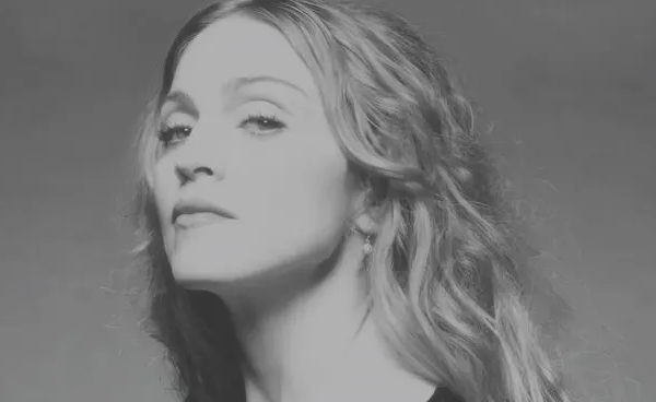 Madonna anunció el lanzamiento del disco de remixes «Veronica Electronica»