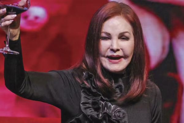 “Nadie podría igualarlo”. Priscilla Presley: su amor con Elvis, la muerte de su hija, la pelea con su nieta y cómo se reinventó