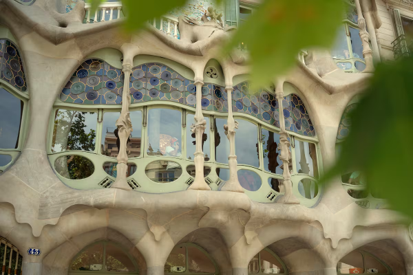 La Casa Batlló vuelve a lucir como en tiempos de Gaudí