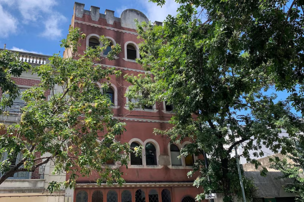 El Gobierno porteño ordenó la demolición del “castillo medieval” de Villa Crespo