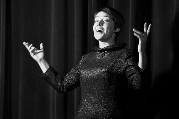 La vigencia de María Elena Walsh: debates, conciertos y talleres celebran su espíritu libre en la Biblioteca Nacional