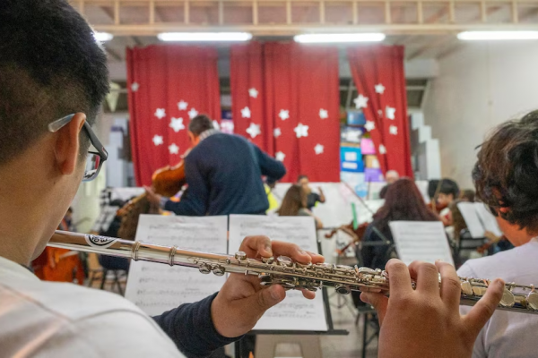 Tras perderlo todo: la Orquesta Escuela de Bahía Blanca vuelve a los escenarios