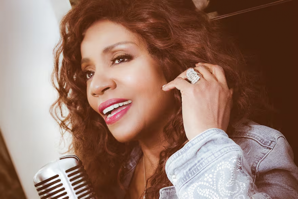 Gloria Gaynor publicó su biopic en la cual cuenta del momento más difícil que atravesó al gran hit de su vida y cómo salió adelante pese a todo