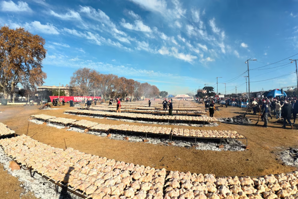 Entre Ríos rompió el récord Guinness de mayor cantidad de pollos asados: fueron más de 8.600 kilos en Concepción del Uruguay