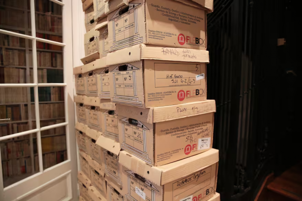 Las cajas con el archivo y los libros de Sarlo: “Beatriz no era una bibliófila ni una coleccionista”