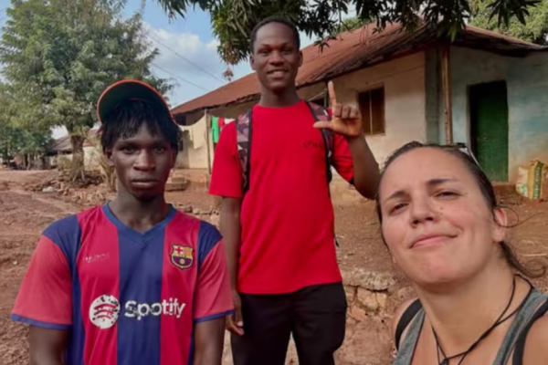 Es profesora de Matemáticas pero decidió dejar todo para recorrer África sola como mochilera: “Quería ver la realidad”