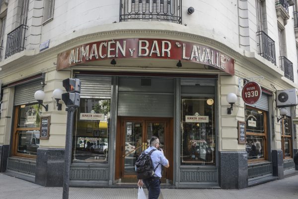 De 1930: el bar de esquina donde vivió Florencio Molina Campos