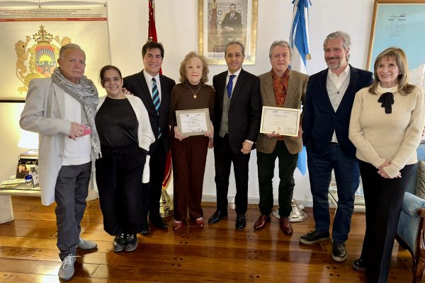 Entrega de premios a la actriz Luz de Castillo con la presencia del director Pablo César, en el Festival Internacional de Cine de Marruecos
